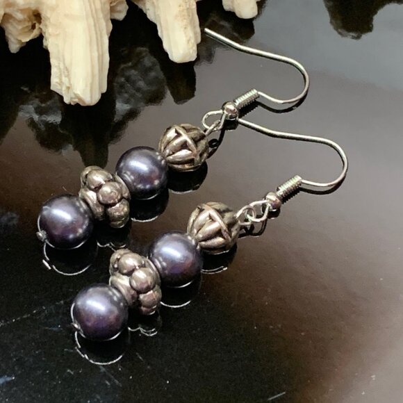 Handmade Hematite & Silver tone Pierced Earrings LR138 - Picture 1 of 4